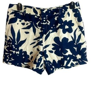Saks Fifth Avenue floral print shorts lining is soft and silky dressy, Sz Large